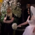 【破产姐妹】第三季第二十一集：Max身穿婚纱美爆了，手里的捧花给Caroline（七夕过后我们开始吃糖呀）