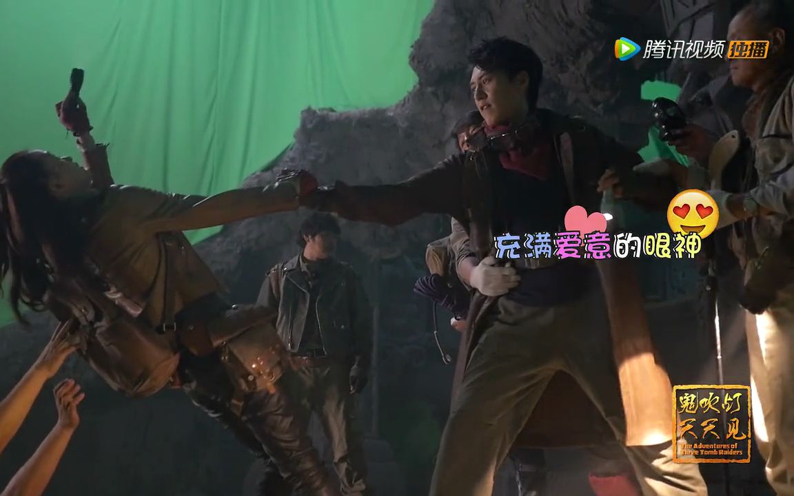 【靳东】《鬼吹灯之精绝古城》花絮:靳东片场撩妹新姿势