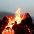 无人机穿越喷发的火山岩浆