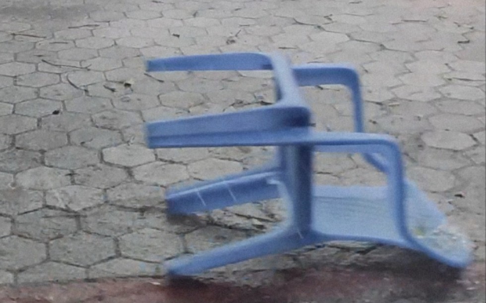 椅子成精了(っ °Д °;)っ