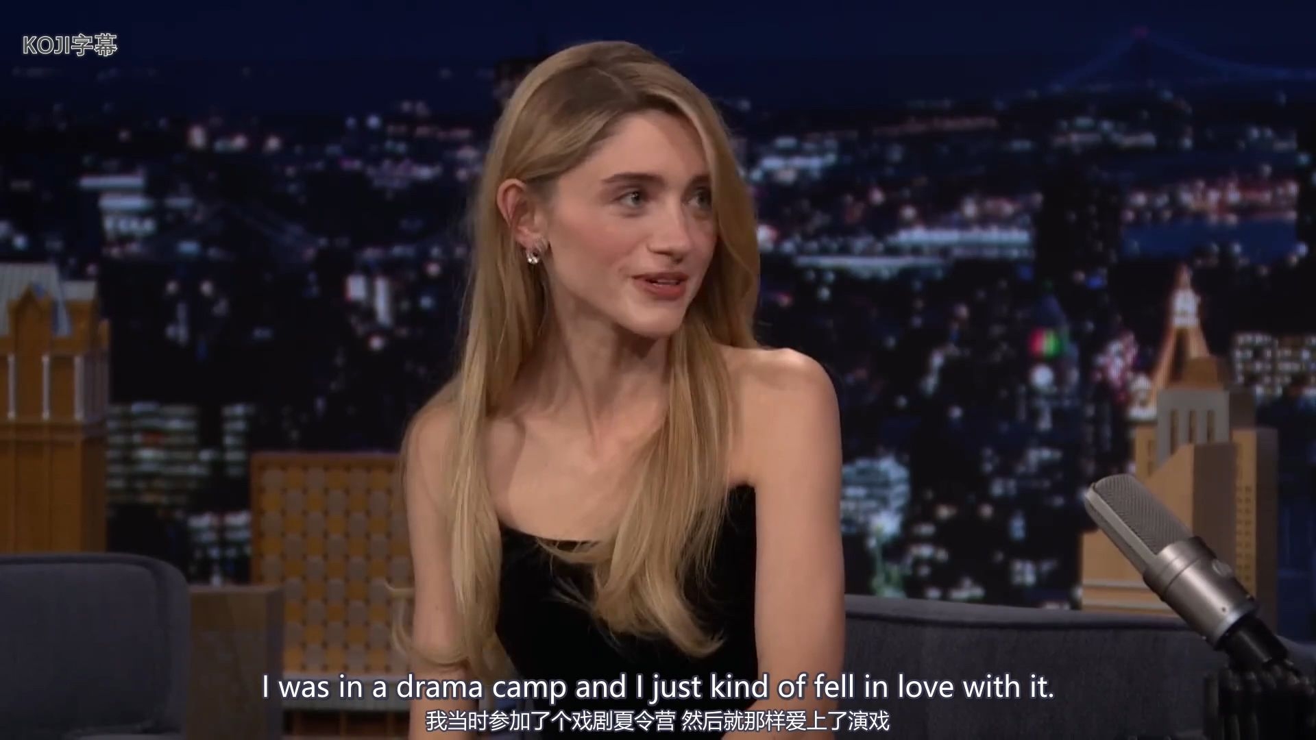 【Natalia Dyer】Natalia最新做客肥伦秀【中英数肉】和肥伦试戴她在剧中假发也聊到了《怪奇》第五季