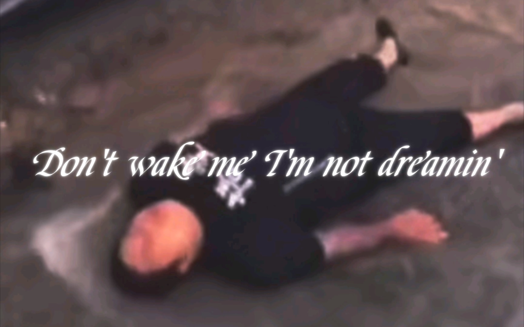 「不要唤醒我  我并不是在做梦」