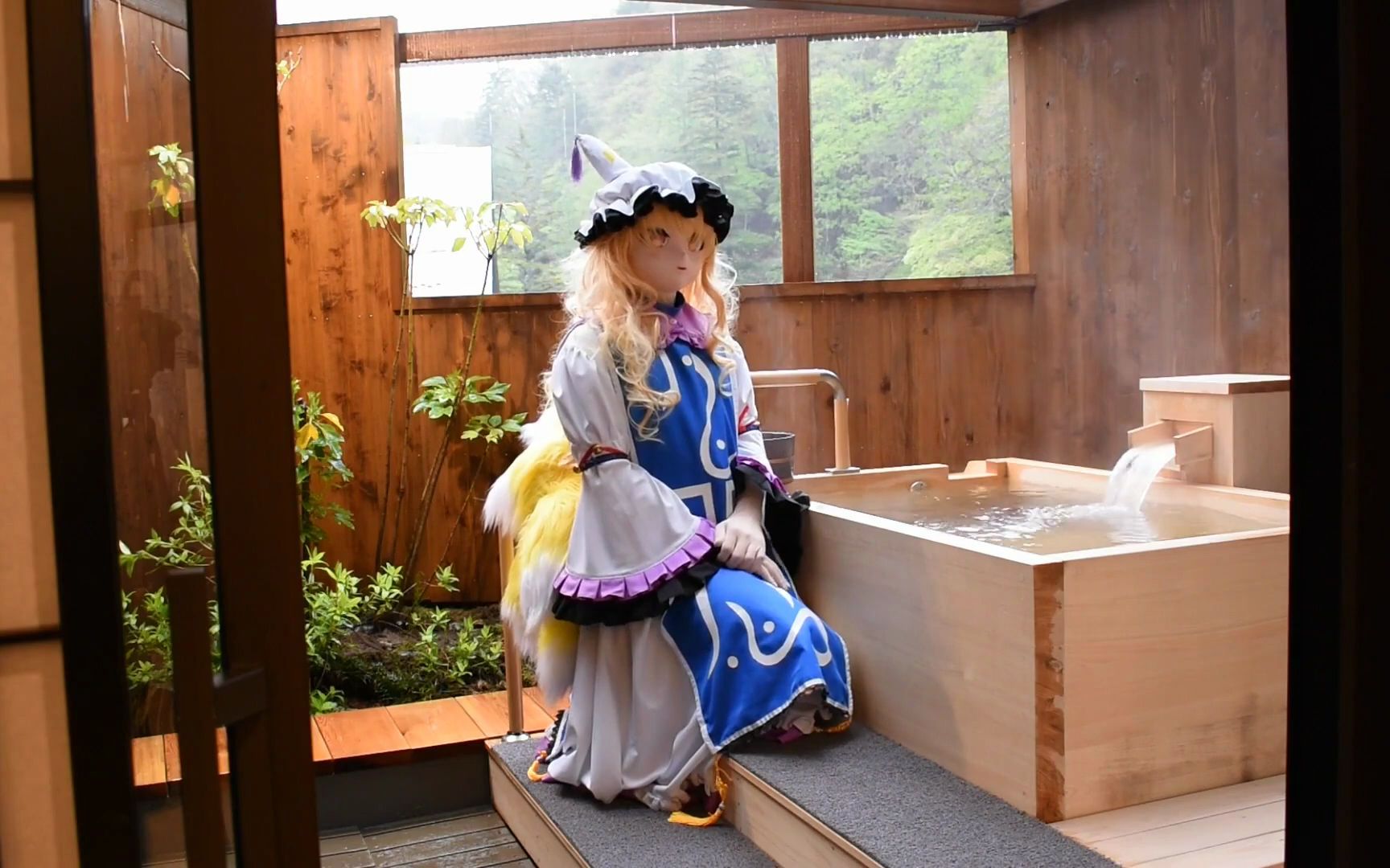 八雲家の休日】 紫様と藍様（キグルミ）が、蓼科の露天風呂付のお部屋 