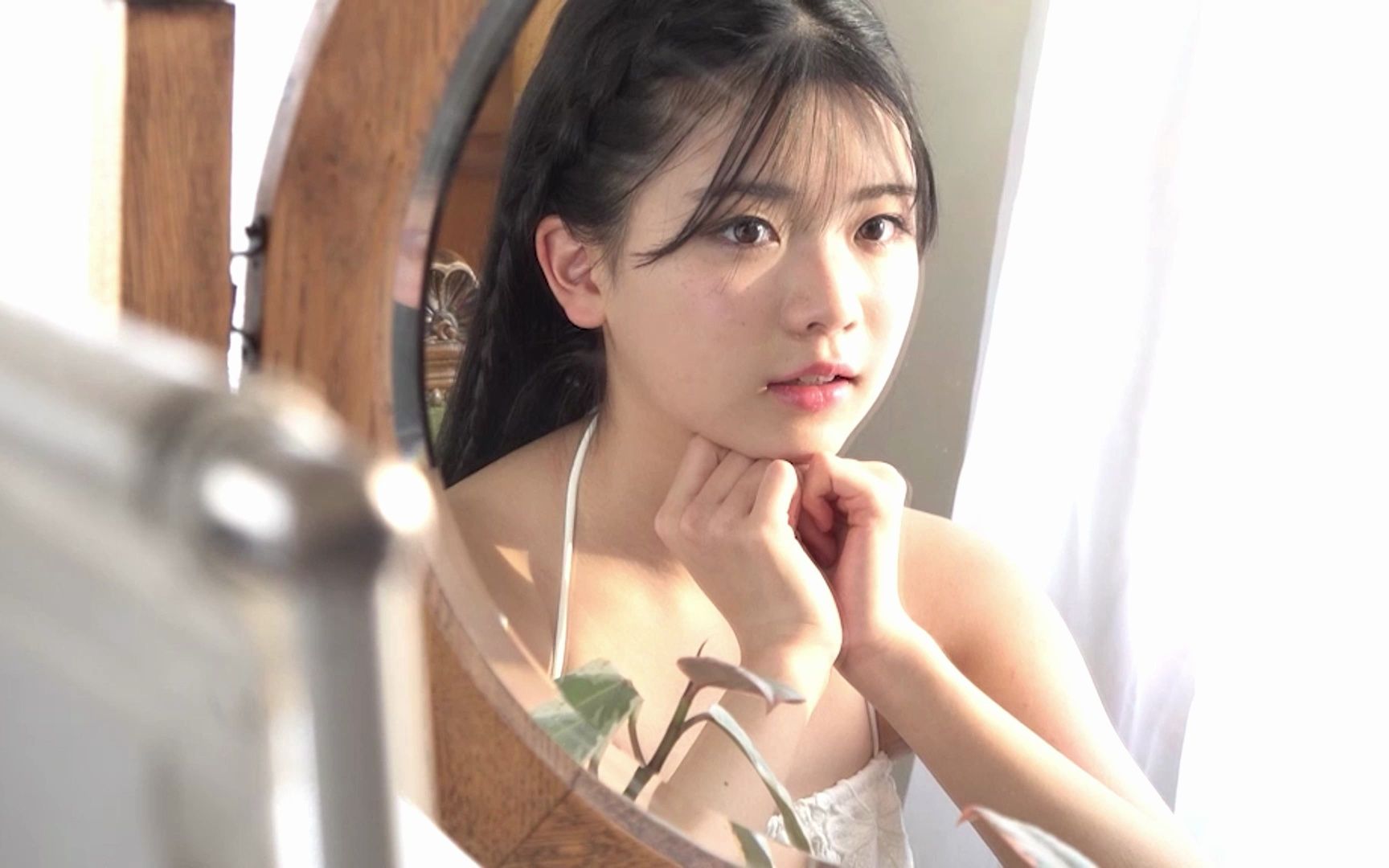 Mio Imaizumi's beautiful mirror appears