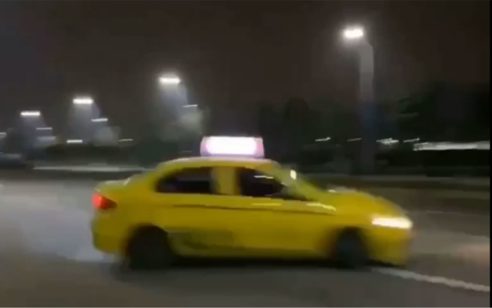 重  庆  出  租  车