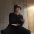 H.O.T.成员张佑赫在练习室跳《战士的后裔》的舞蹈片段，舞王归来！！ 