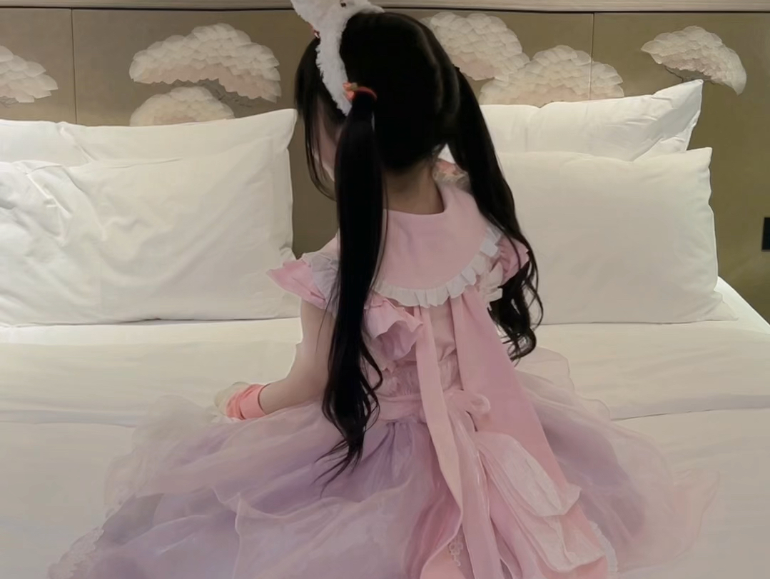 Like to have a room with floor-to-ceiling windows