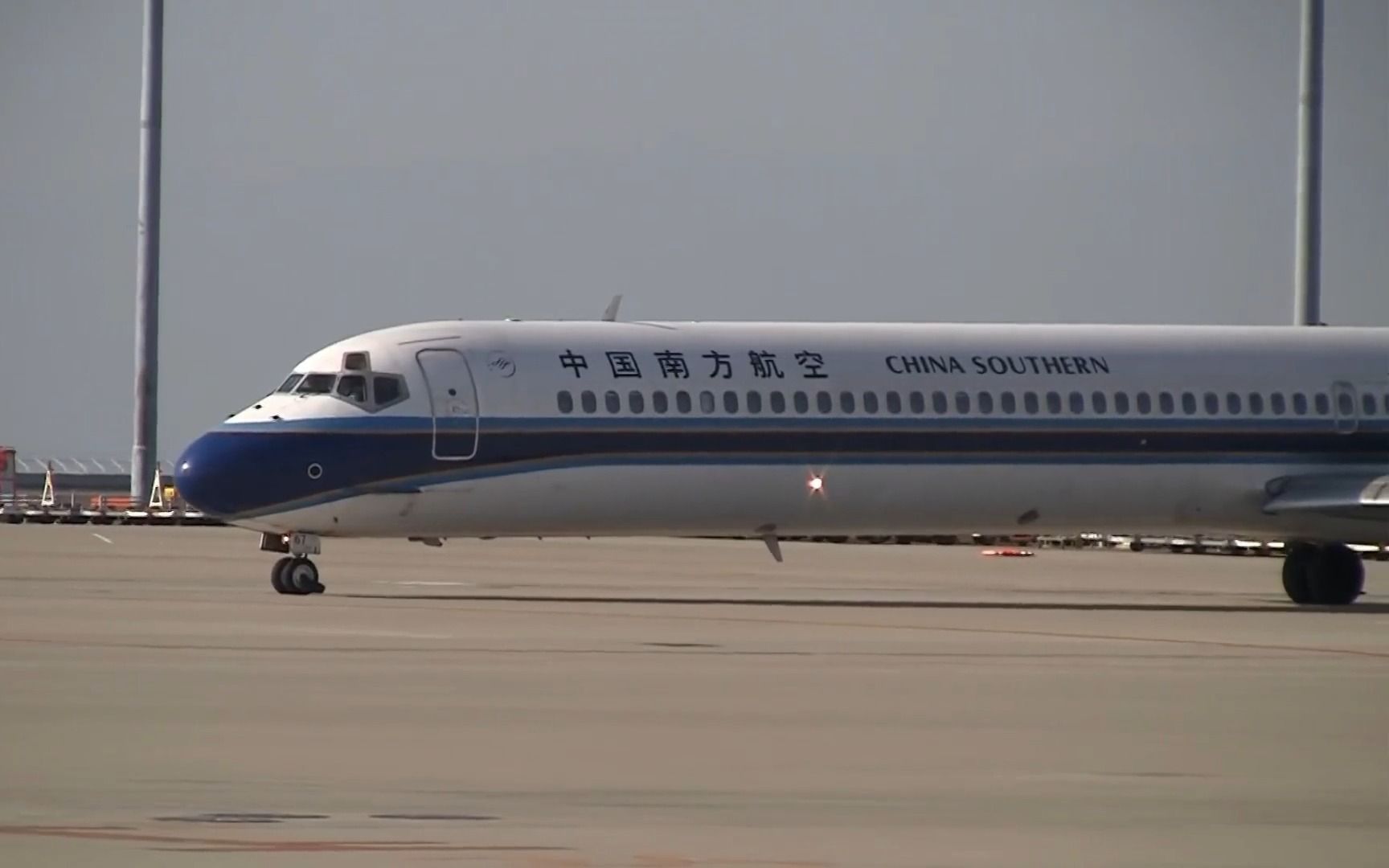 2010年12月，中国南方航空的麦道MD-90(B-2267)从名古屋中部国际机场起飞