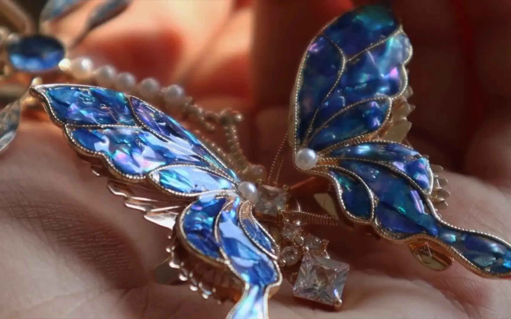 要一百个春天身死，蝴蝶才能忘记相思