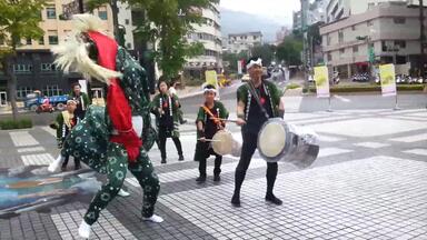 <em class="keyword">日本</em>式<em class="keyword">舞狮</em>，狮子好像吃了兴奋剂