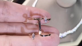 求婚戒指买多大的合适 3b92769b87d4f2099cf45a638e4a7bb480a97102.png@280w_158h_1c_100q.jpg