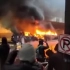 【美国暴乱】抗议者烧掉整条街，把电视台也给烧掉了