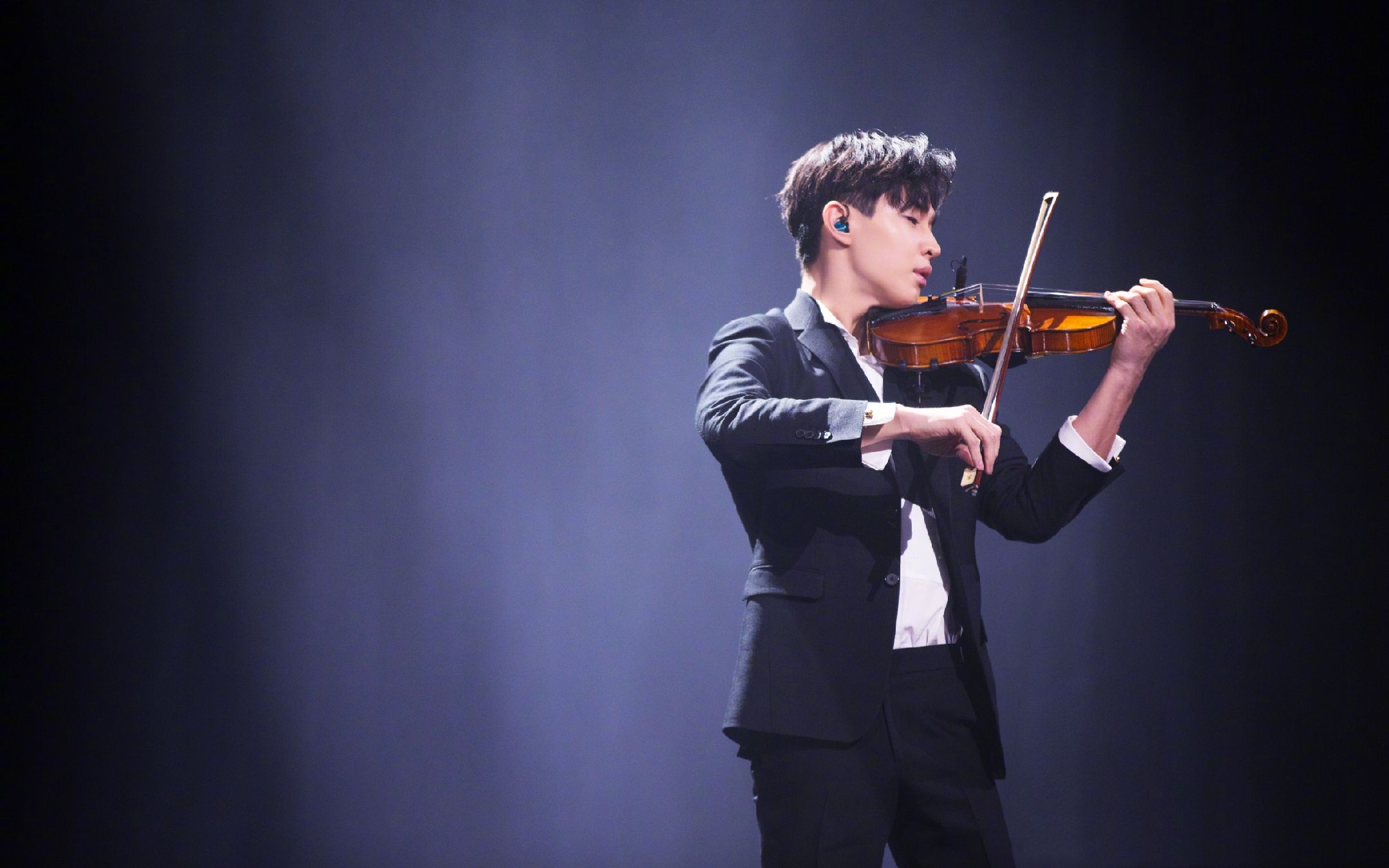 《飞云之下》表演结束后跌落舞台，林志炫回应：因遗憾的不完美而对观众抱歉