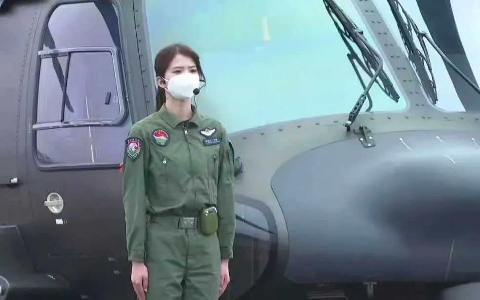 又美又飒！陆军直-20女飞行员徐枫灿亮相中国航展