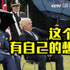 英国首相约翰逊雨中开伞失败惹众人大笑