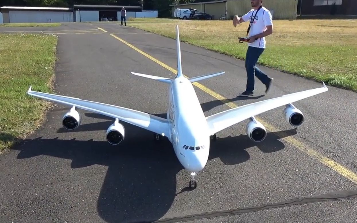 超大RC遥控空客A380客机航模飞行展示