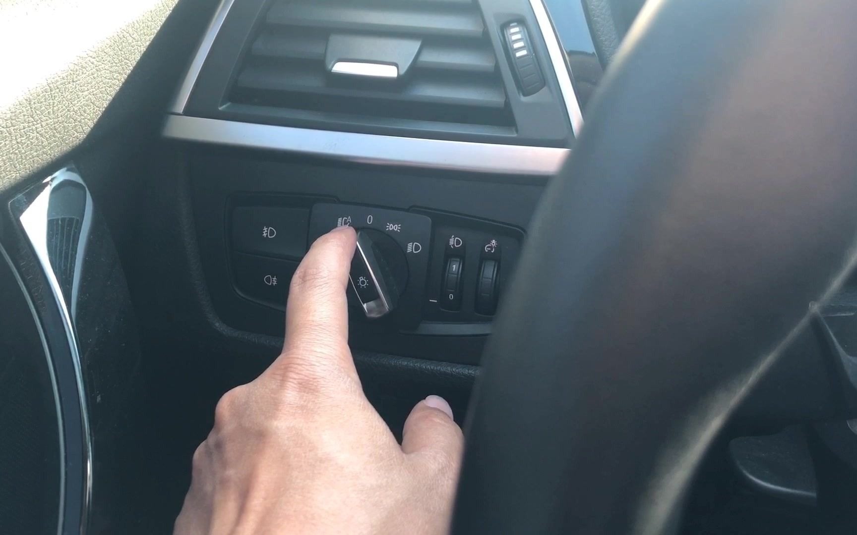 汽车内按键功能介绍，新手司机看了秒懂，这些基本功能要学会