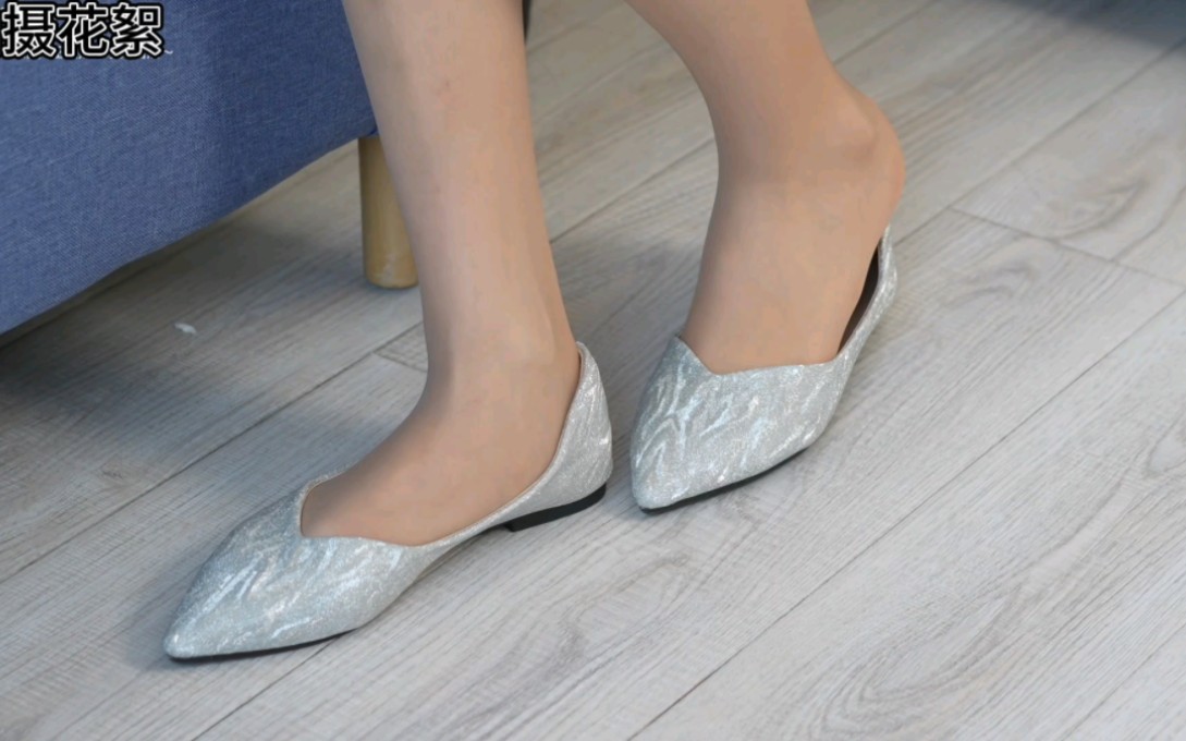 Cheese's shoes are super sparkly today