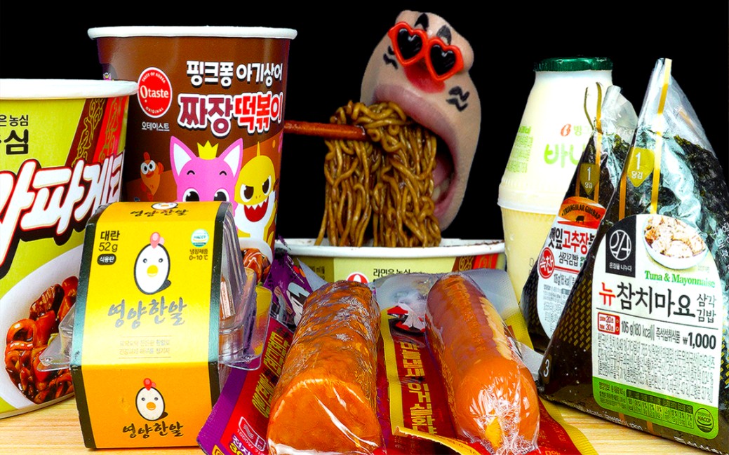 【韩国吃播RealMouth】韩国便利店美食吃播，炸酱拉面、香蕉牛奶、香肠、三角饭团、炸酱炒年糕 你爱哪个？