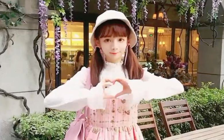 小姐姐那天晚自习向我比心了