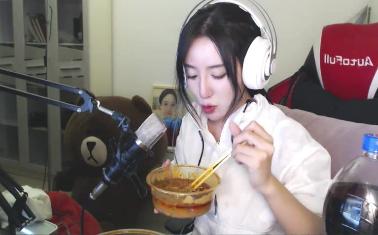 呆妹儿小霸王直播录像2018011600点场天才吃鸡少女