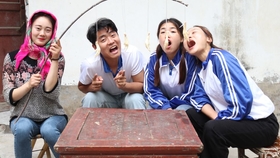 童年记忆中的逗趣与恐怖交织——一部短剧的回忆，童年记忆中的逗趣与恐怖交织，短剧回忆录