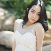 年轻甜美公主美少女小溪旁户外自拍