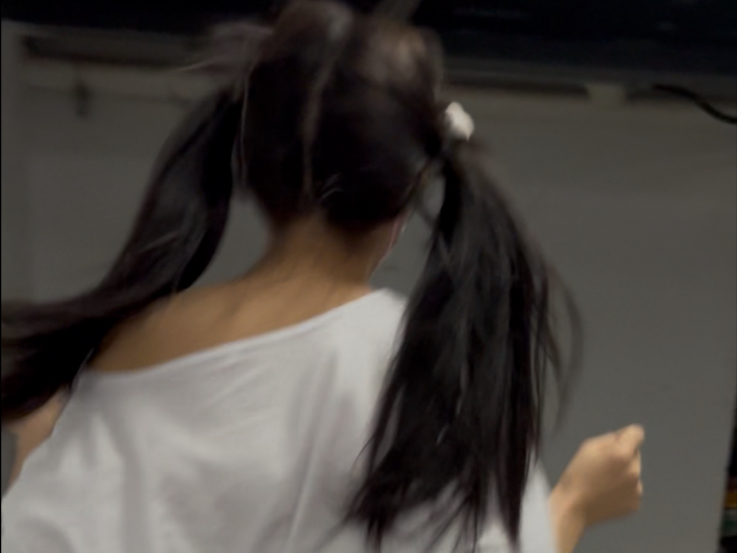 下楼拿外卖，看见一个小姐姐太喜欢了