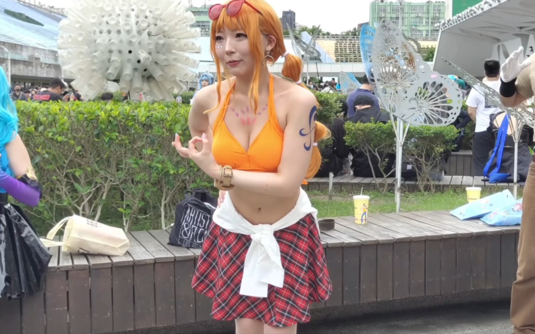 Who's the cosplayer? Looks familiar.