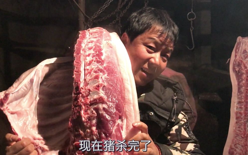 实拍农村杀猪人生活,鸡不叫就开始工作,就为供应出最好的猪肉