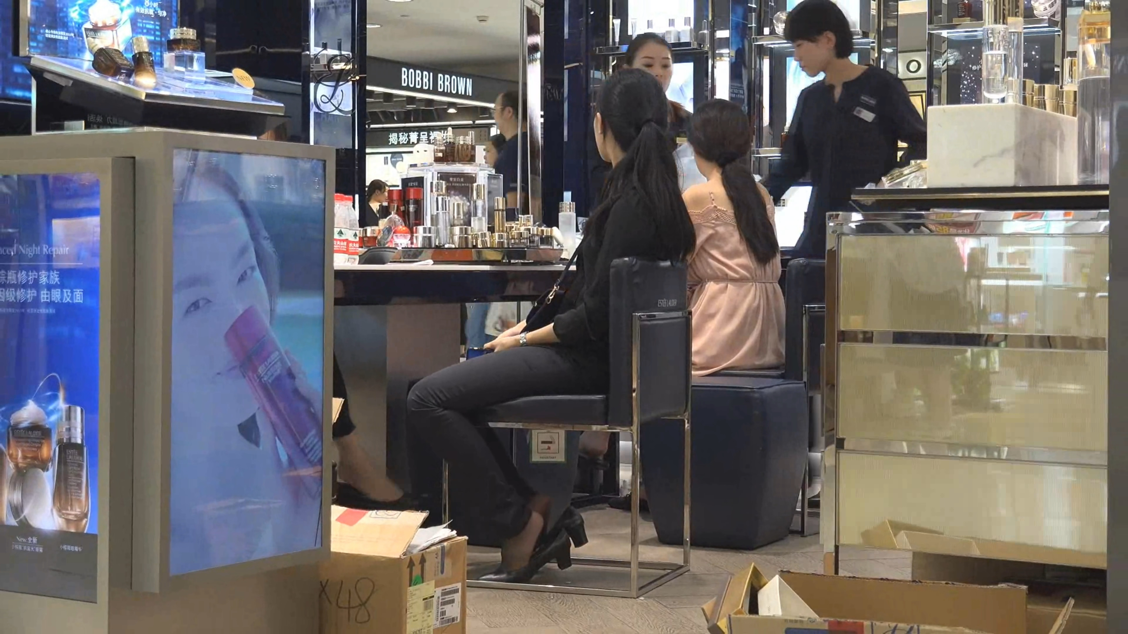 全黑制服穿搭简约利落修搭配尖头高跟鞋显得干练又精致