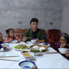 丈母娘喜欢吃糍粑，今年中秋没有打糍粑仪式，徐三娃这次给补上了