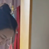 小布丁洗完澡后照镜子陷入了自我陶醉
