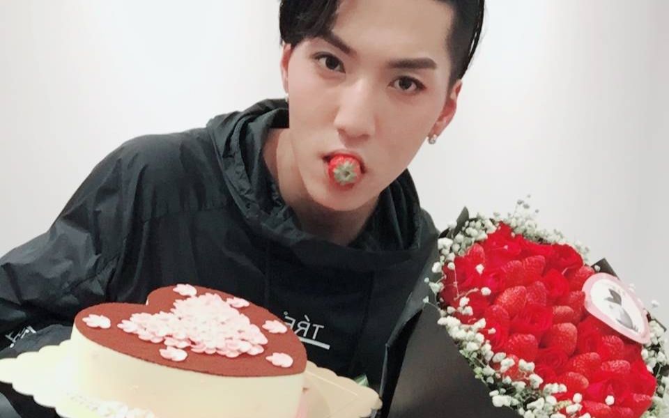 生贺715张贺茗生日快乐