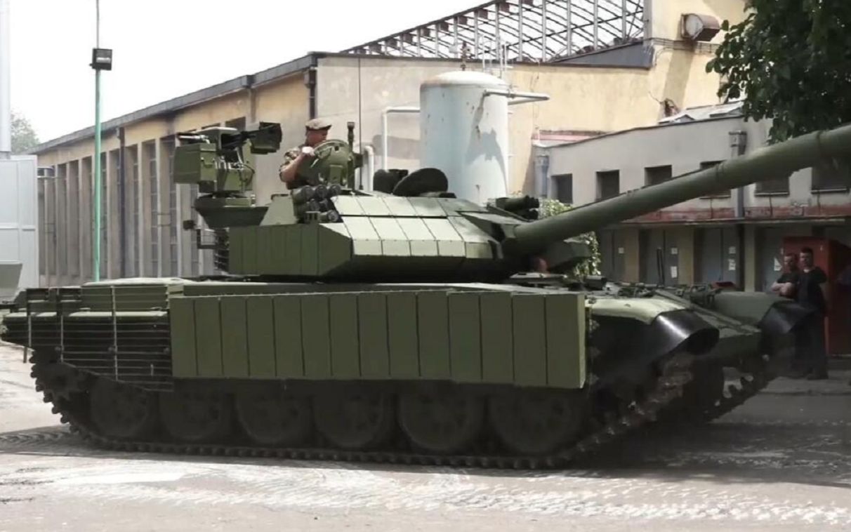 全球最强“魔改”T-72坦克公开亮相，浑身被贴满反应装甲