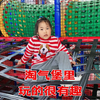 爸爸陪女儿去玩淘气堡，女儿给爸爸讲故事玩弹力床，玩得太有趣啦