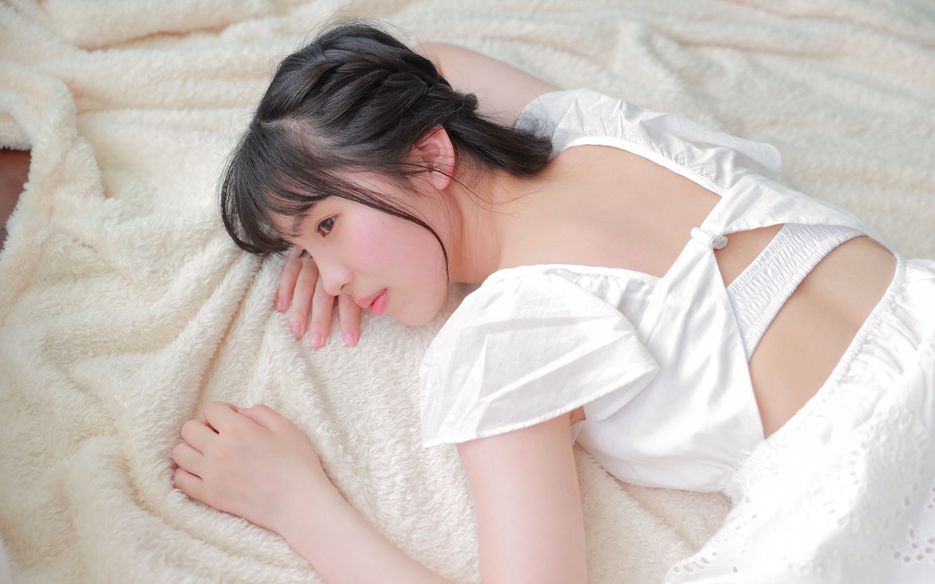 兔牙妹眞辺あみ服装展示