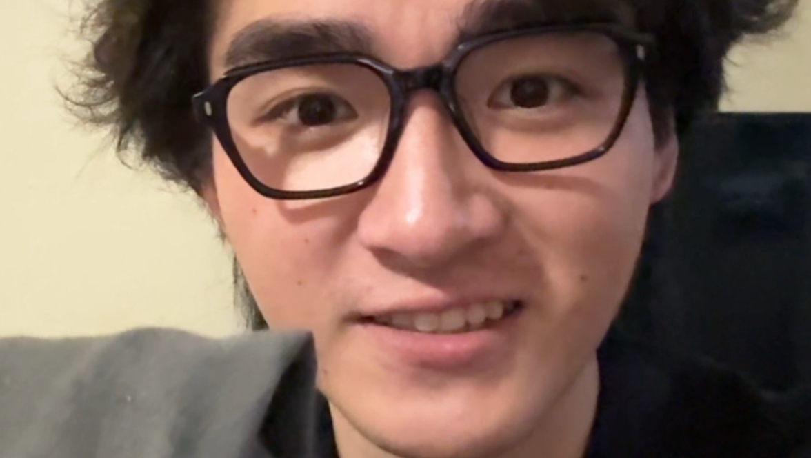 冯小伟瞪大眼睛活下去