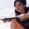 冲浪爱好者的狂欢，浪花中释放激情