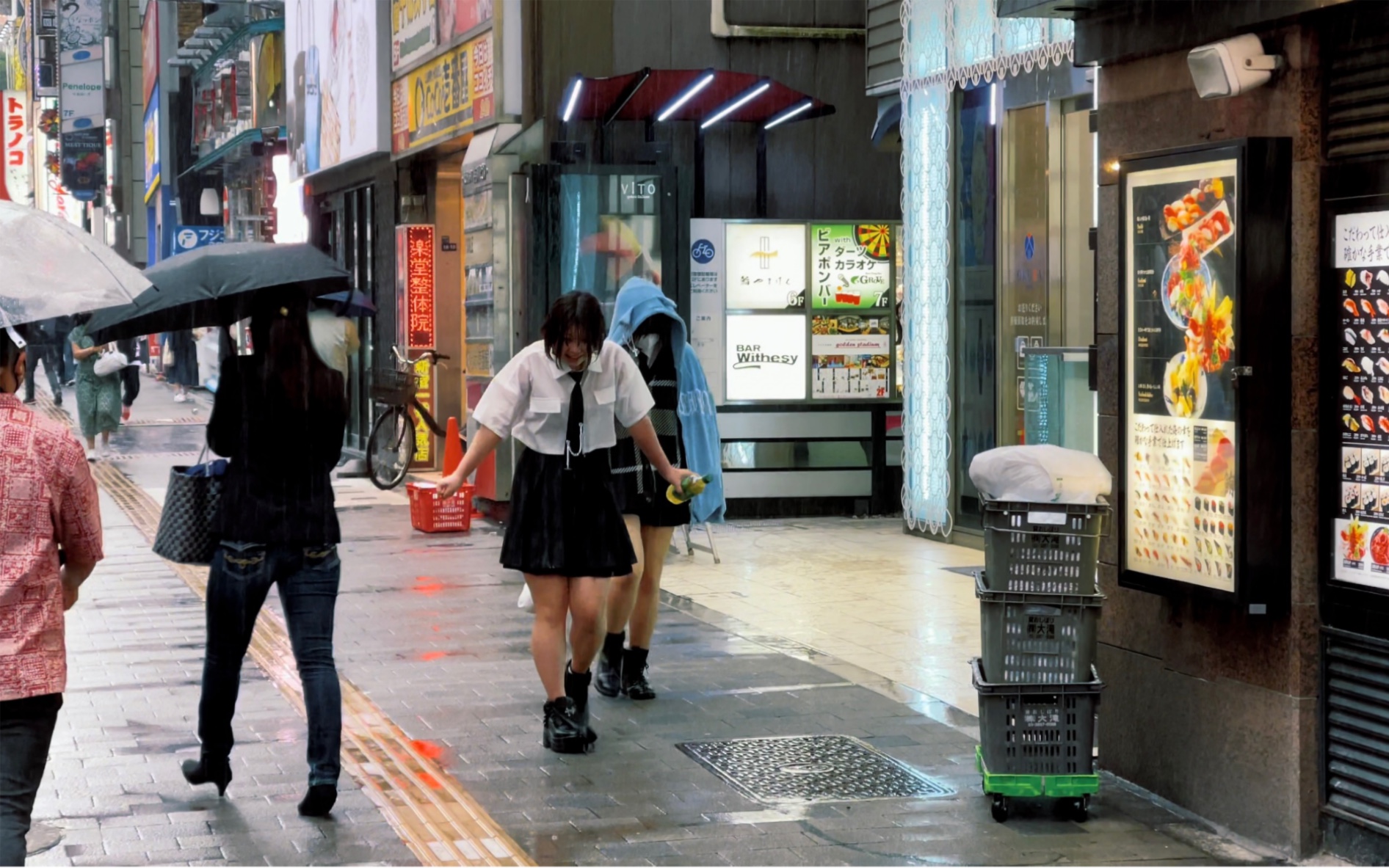 ［4KHDR］日本云旅游｜下雨天漫步日本东京新宿，放松解压城市环境音