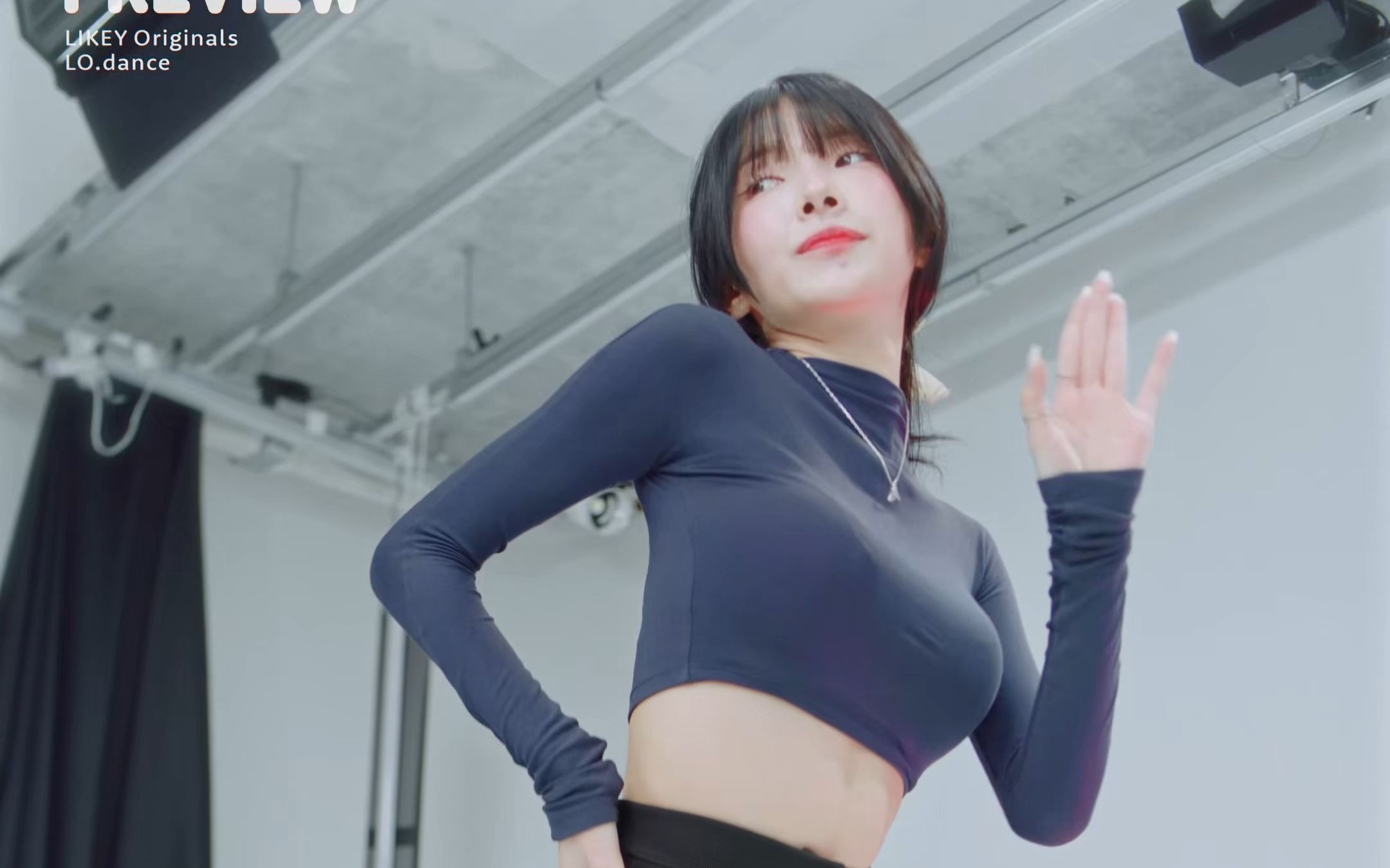 Xu Ying, cha cha, side view