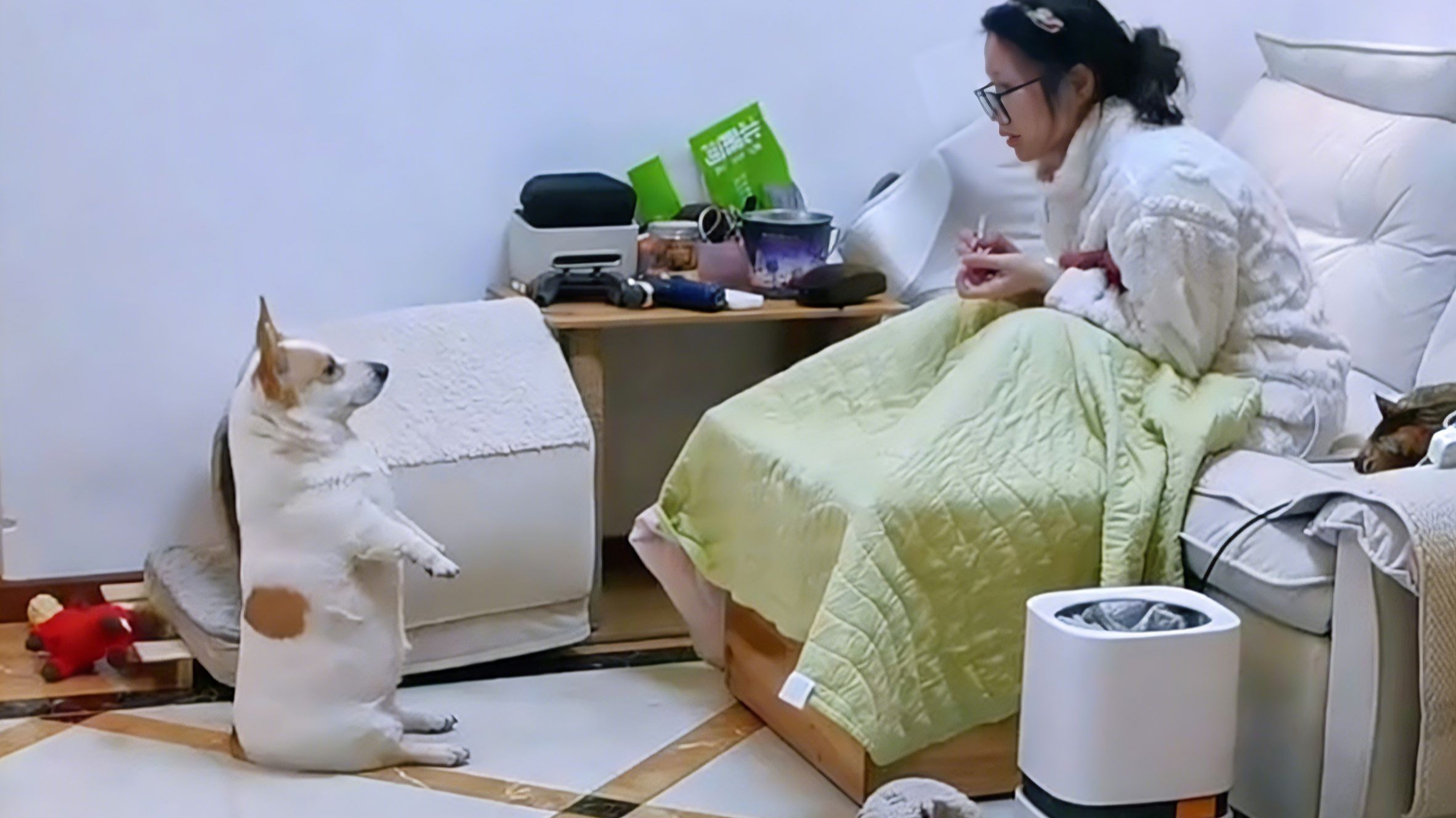 这件事很严肃，我必须站起来跟你谈