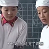 小女孩吃不饱饭让阿姨加菜，阿姨却说她是野孩子，不给添