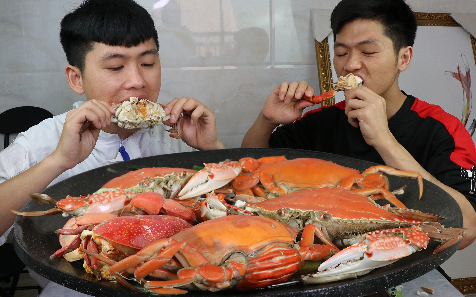 广西兄弟吃大青蟹、梭子蟹、面包蟹，肥大又有膏，看着都馋