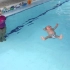 看七个月大的婴儿如何自己学会游泳