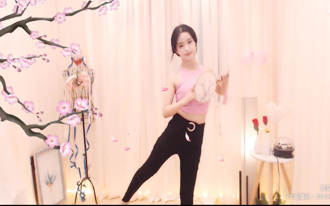 美女热舞