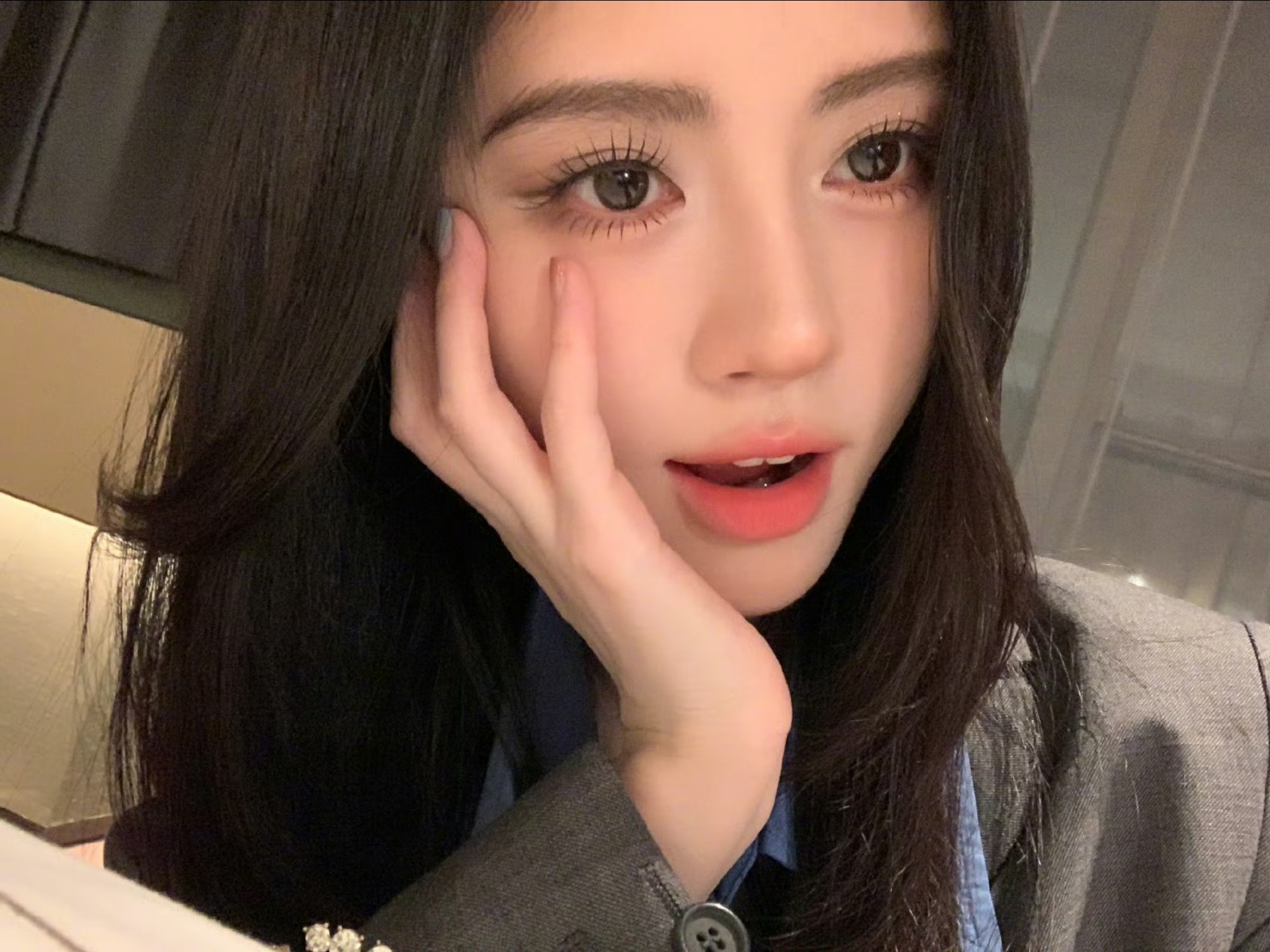 鞠婧祎怼脸～，喊你交作业了