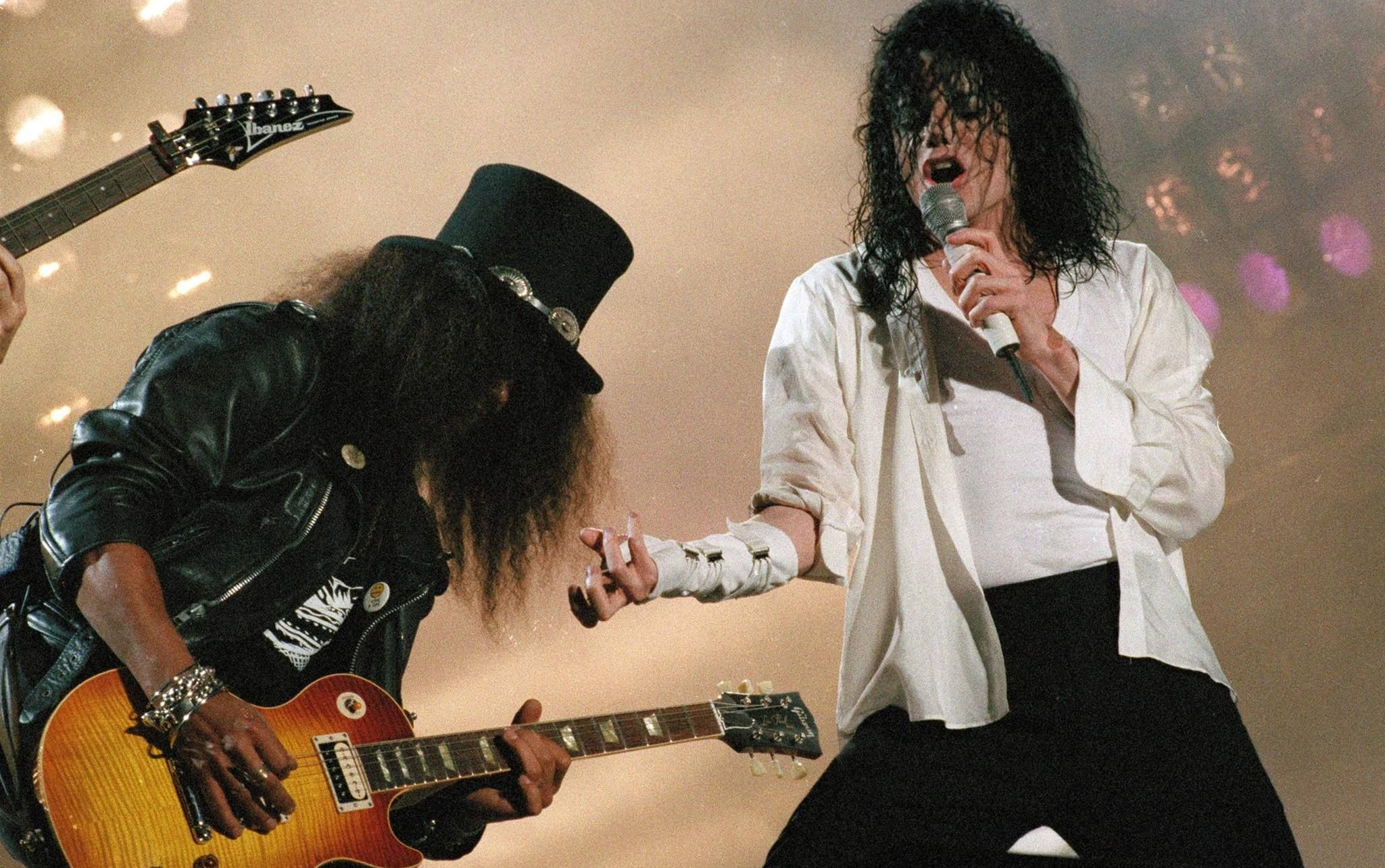 【尘时光影像】杰克逊与Slash同台狂飙《Black or white》现场 音乐史经典时刻