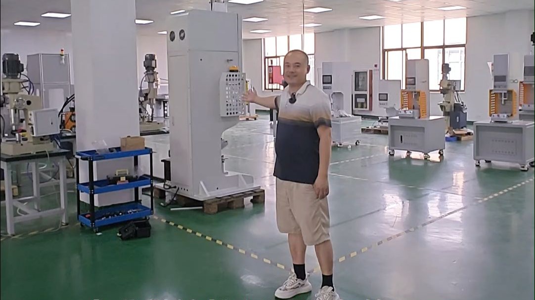 伺服旋铆机生产厂家-丹顿巴铆接紧固行家