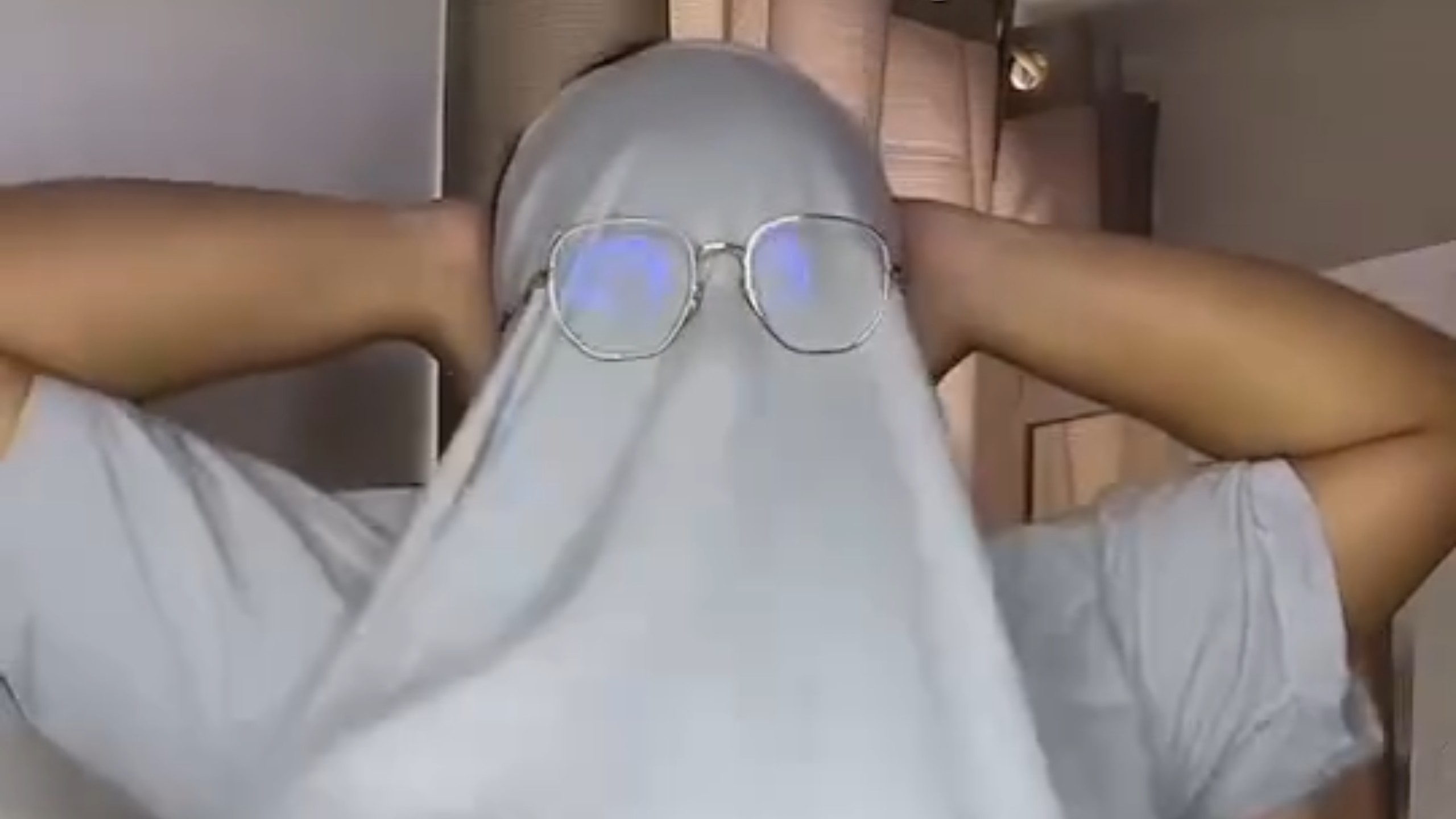 在万圣节多给我点糖果吧！